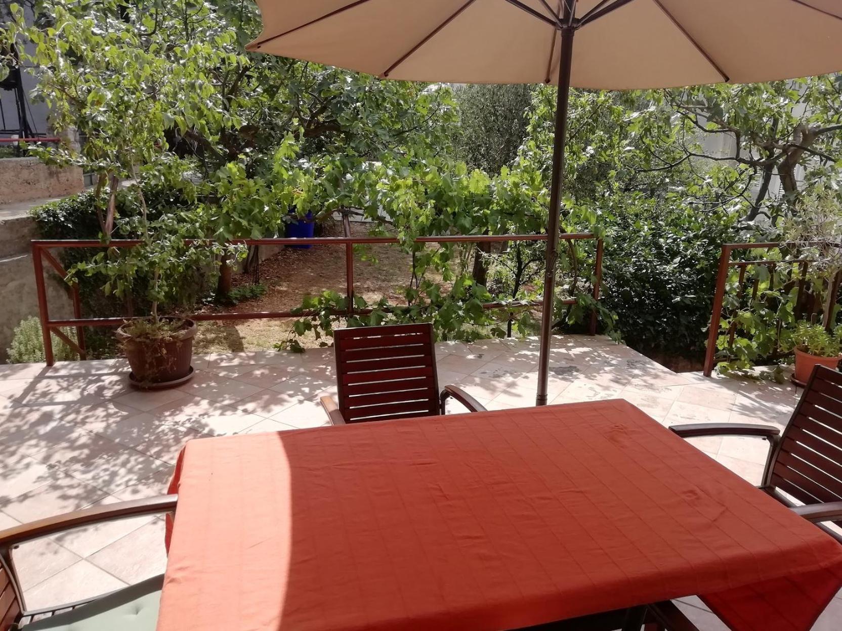 Apartments Mia Starigrad Paklenica Exterior photo